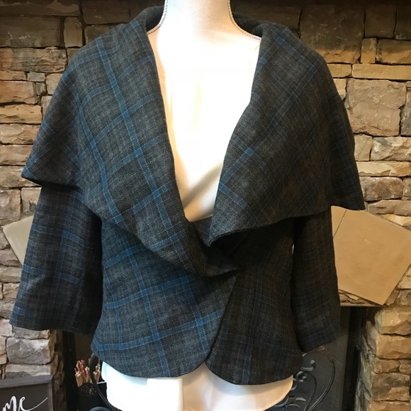 NWOT CAbi Shawl Collar Cropped Jacket Size 8 - Picture 4 of 8